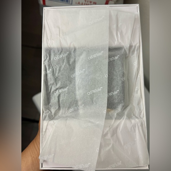 Off-White Jitney Zipped Bi-Fold Wallet NEW IN BOX - Picture 6 of 16